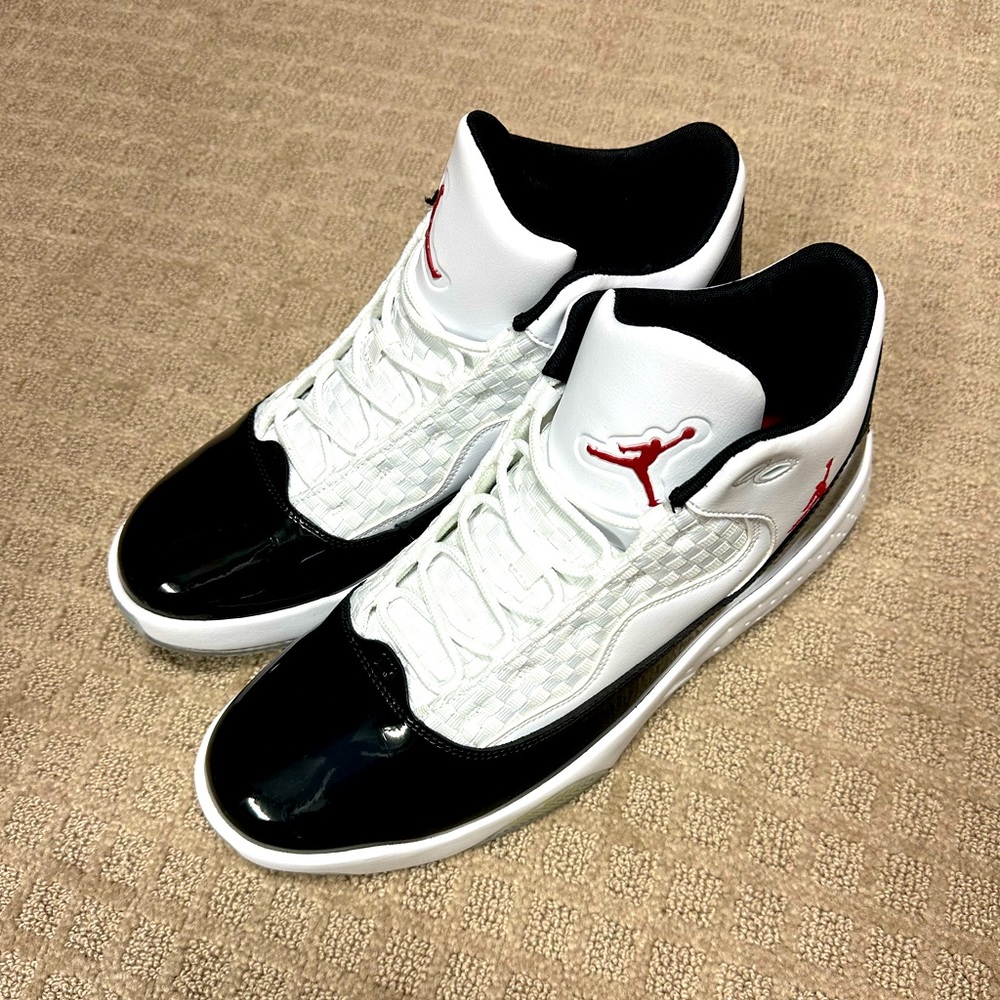 Jordan Max Aura 2 NIB